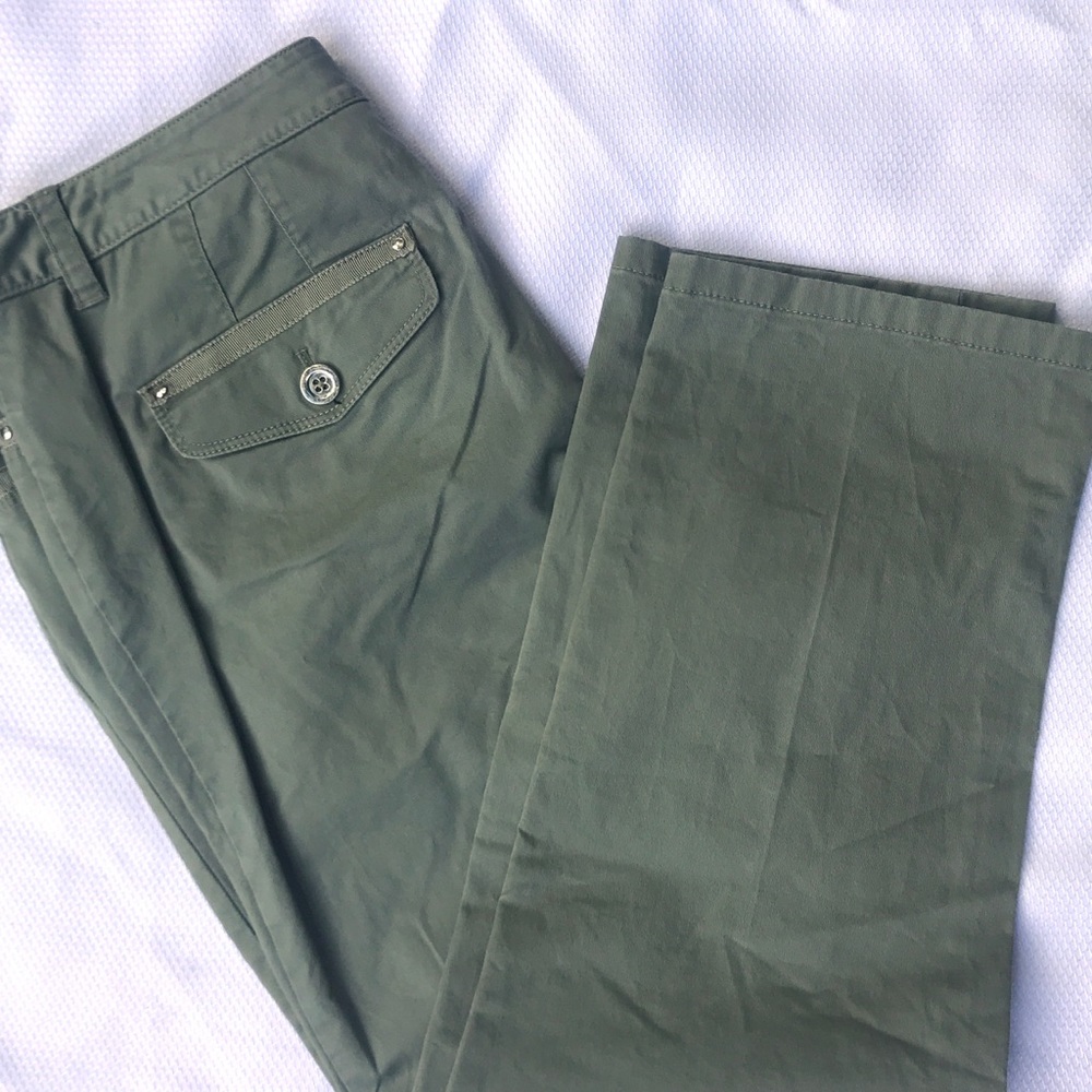 White House/Black Market Chino Army Green Size 8